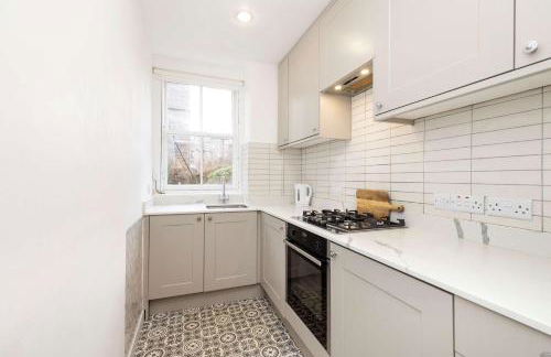 JOIVY Spacious 2-Bedroom Ground Floor Flat - Foto 6