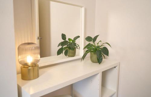 Modern Cosy 2-Bed Terrace with Private Garden - Foto 4