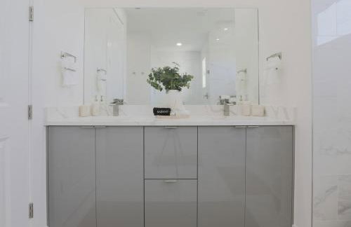KING BED - FREE Pool Heat - 85 in TV - 4BR Villa - Foto 18