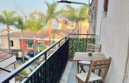 Scalinata del Nespolo Acitrezza - Foto 1