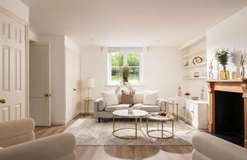 Luxurious Snowdrop Cabin with Private Hot Tub - Photo 7