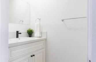 Modern 2BR Condo with King Bed & Balcony near LA - Foto 38