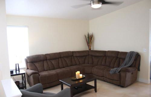 Newly Remodeled Family Friendly 3B/2B House - Foto 10