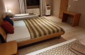 Basecamp 60 am Waldrand - für Gruppen Familien Monteure - helles 2-Zimmer-Souterrain - Frankfurt, Hanau, Gießen - kostenlose Parkplätze - Foto 14