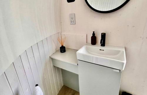 Y Caban - A Luxury Rural Retreat with Seaviews - Photo 15