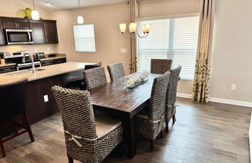 Cozy Oasis in Prime Location with Sunset Lake View, Golf Cart and Bathtub - Foto 31