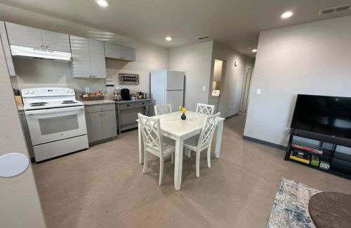 Brand New! Charming and Cozy Too - Foto 8