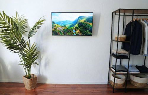 Cozy home with 3 BR, luxury beds, Smart TV, Wifi & private parking spot - Foto 12