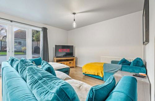 Large 4 Bedroom House Bricket Wood, Van & Car Parking, Sleeps 8 - Foto 1