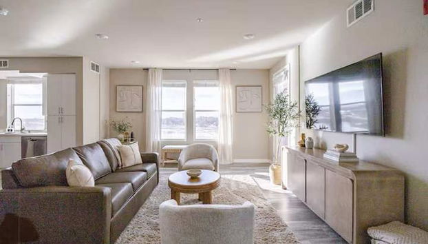 Stunning Water View 2BR · Jacuzzi & Rooftop Lounge - Foto 2, Quarto