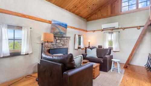 Rustic Baileys Retreat Cabin Near Wineries! - Foto 4