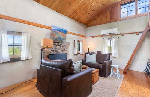 Rustic Baileys Retreat Cabin Near Wineries! - Foto 4