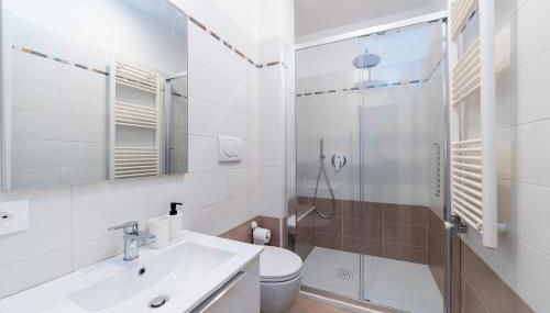 La Casa Giusta Moderno Trilocale Monza Policlinico - Foto 5, towels, Shower