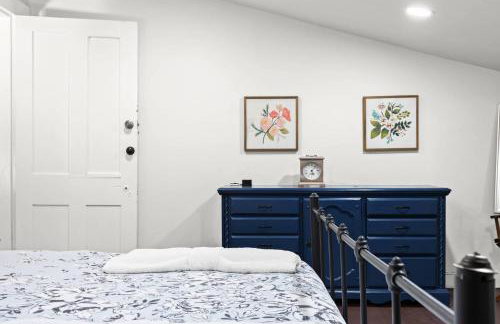 Elegant Manor w Private Yard & Modern Amenities - Foto 51