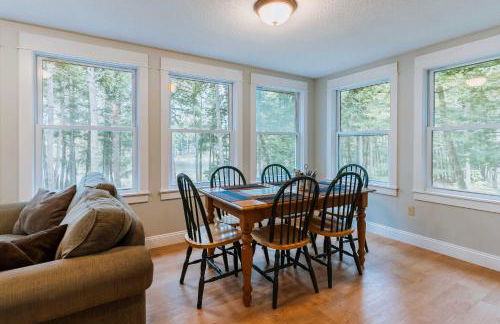 Waterfront Sebec Lake Home with Yard and Fire Pit - Foto 8