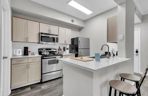 Serene 1BD Retreat - Pool, Gym & Free Parking! - Photo 10