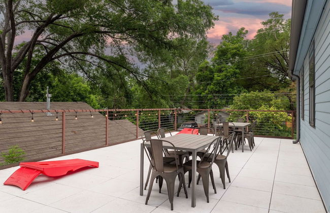 Upstay - Pristine Pool Palace - 7min to Rainey St - Photo 4