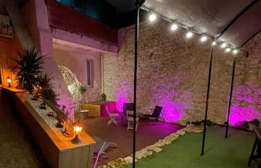 Appartement Love room avec jacuzzi et hammam privatisé Lieu insolite en amoureux Spa détente assurée avec de doux massages en options sur demande - Foto 12