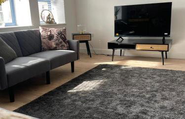 High Street Apartment - Photo 4