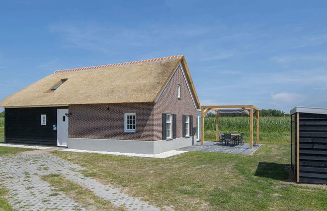 Thatched Villa Surrounded by Nature - Foto 1