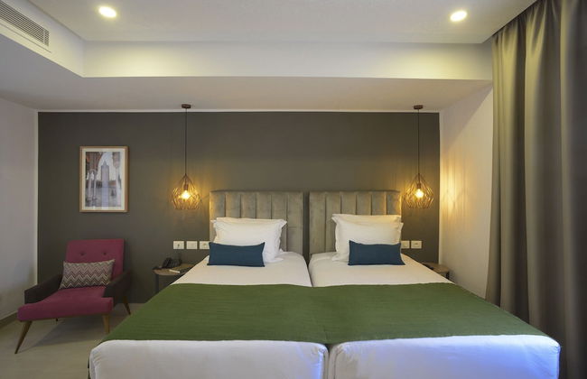 Maia Hotel Suites - Photo 9