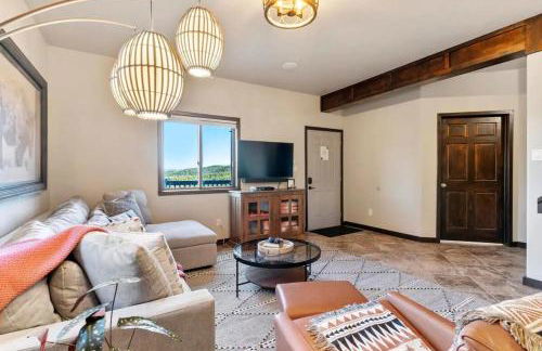 Family Mountain Getaway w Hot Tub and Amazing Views! Close to Hiking & Skiing - Foto 25