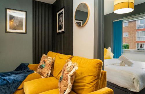 Free Parking New Modern Gem in Harrow - Photo 41