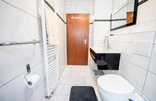 TRUTH für 5 - King Size Betten, Kamin, Garten, XXL Couch, Smart-TV - Foto 10