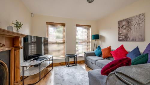 Stylish & spacious 3 bedroom entire house in Lisburn with parking - Foto 3, Lobby or reception