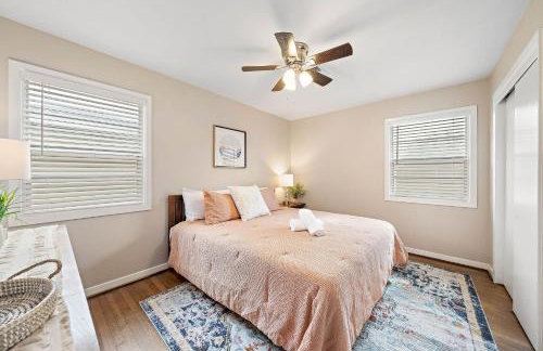 with Arcade and Covered Patio Sleep 9 in this 4 Bedroom 2 Bath Home 5 star host Deer Park TX - Foto 13