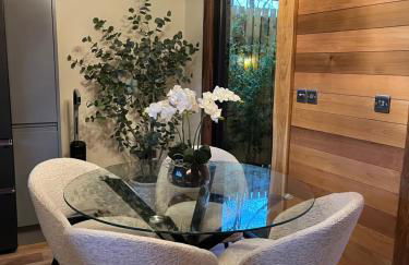 Riverside retreat with private wood fired hot tub - Foto 4