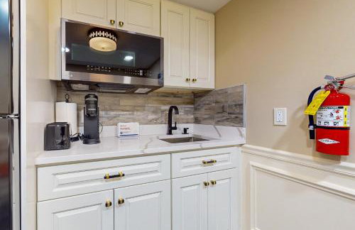 Nurse-Ready Studio Retreat! 2 Mi to Dtwn Holyoke - Foto 3