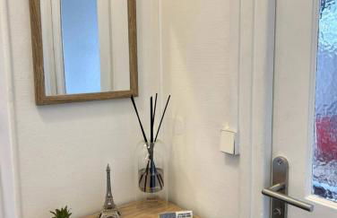 PARIS-MONTROUGE Magnifique Studio Appartement de 35m2 - très cosy pour 1 à 6 personnes refait à neuf - ENTIRE APARTMENT LUXIRIOUS AND WARM - Montrouge Paris 14ème - Proche Aéroport Orly & Parc Expositions Porte de Versailles FREE WIFI GRATUIT - Foto 42
