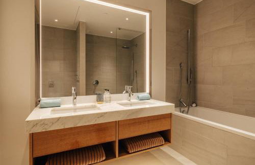 LUXURY 3 Bed 3 Bath Apartment in Central London - Photo 23