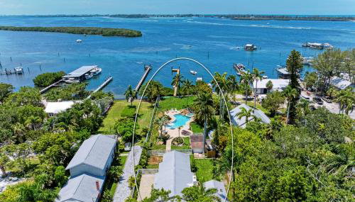 Crooked Coconut: Resort Pool & Spa, Dock - Foto 4