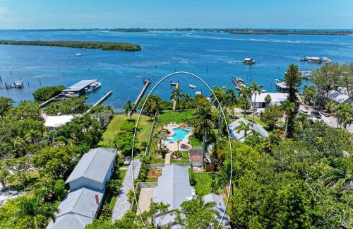 Crooked Coconut: Resort Pool & Spa, Dock - Foto 4