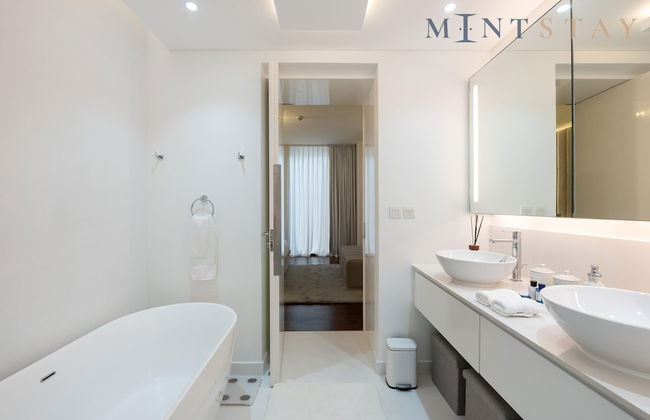 Trendy City Walk Living w Pool View Balcony - Photo 1