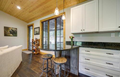 Lakefront Gem with Fire Pit in Chinquapin Resort! - Foto 8