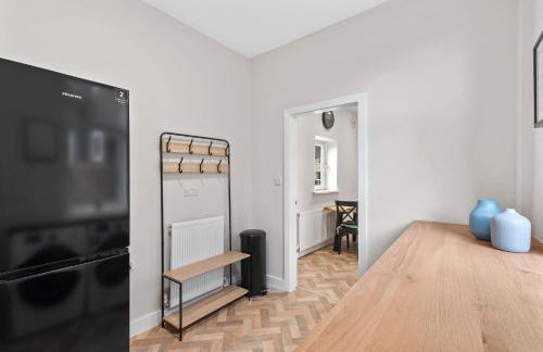 Whitehill - 3-Bed Home from Home, Sleeps 7, Great for Groups & Workers, FREE Parking & Netflix - Hosted by Stay Host Save - Photo 26