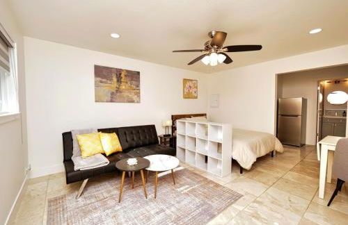 Molivu Homes Studio - PetFriendly - King Bed - W-D - Foto 1