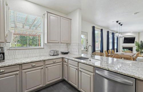 Colonial Style Retreat ft Pool Cinema jacuzzi - Foto 11