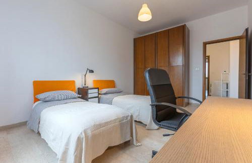 GuestHost - Roomy Apartment near UniBo & Porta San Donato - Photo 18