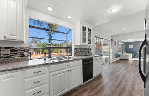 Colorful and Cozy Haven with Heated Pool - Foto 27