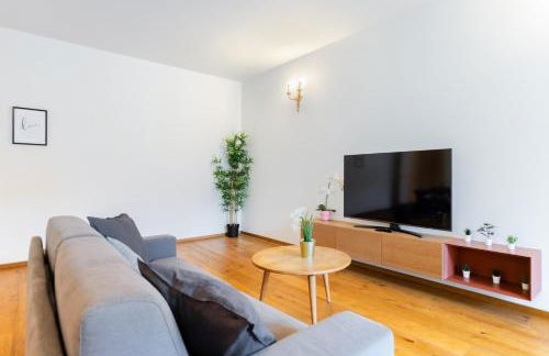 Hostdomus - Lagrange Luxury Apartment - Photo 25