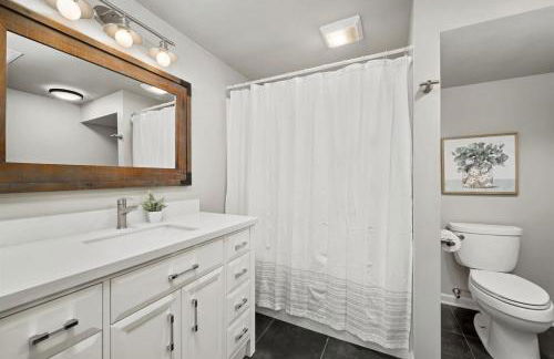 Family-Friendly 3BR Home w Bunk Room & Yard - Photo 28