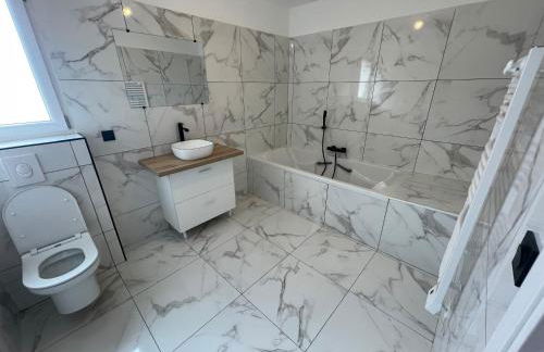 Villa-de Luxe-Salle de bain-Vue sur la campagne à 5 minutes de la mer Qui est composé de 5 chambres - Foto 8