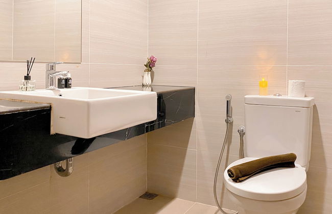 Homey And Cozy Living Studio At West Vista Apartment - Photo 10