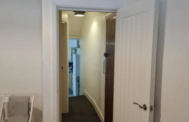 Ground Floor Maisonette Near St James St Overground Station - Foto 8