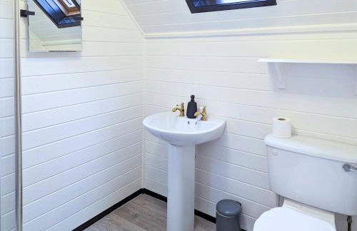 Danu 1A -Hot Tub-Perth-Pet Friendly-Luxury-Romantic - Photo 14