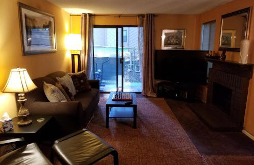 Lovely One bedroom condo with indoor fireplace. - Foto 4